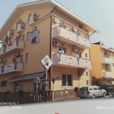 Albergo Il Veliero Pineto Esterno foto